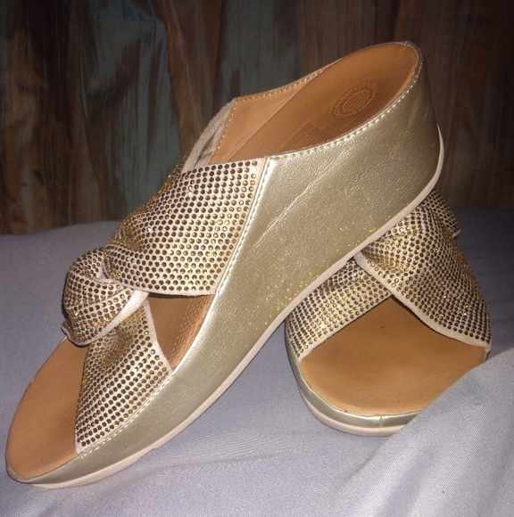 Women's size 6 gold rhinestone fit flops - Picture 1 of 7